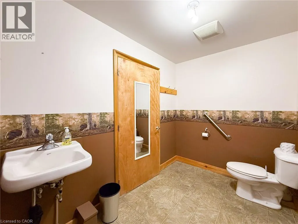 316 QUEENSWAY W