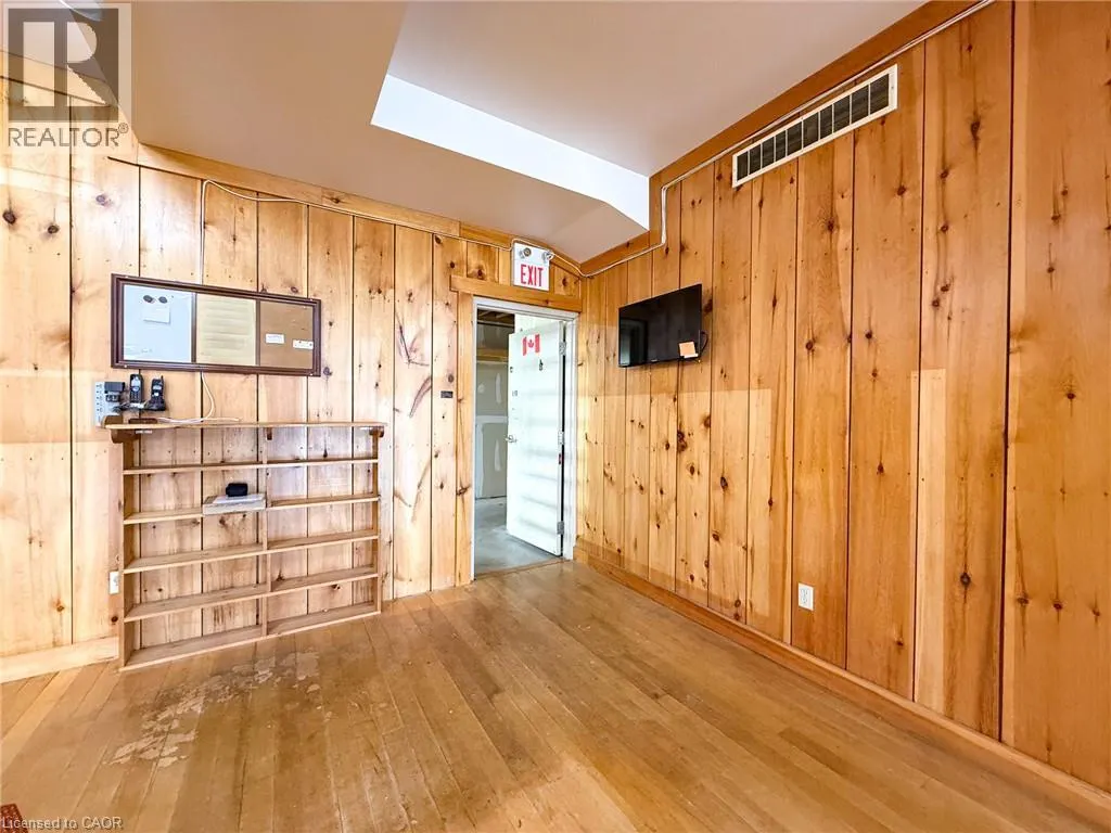316 QUEENSWAY W