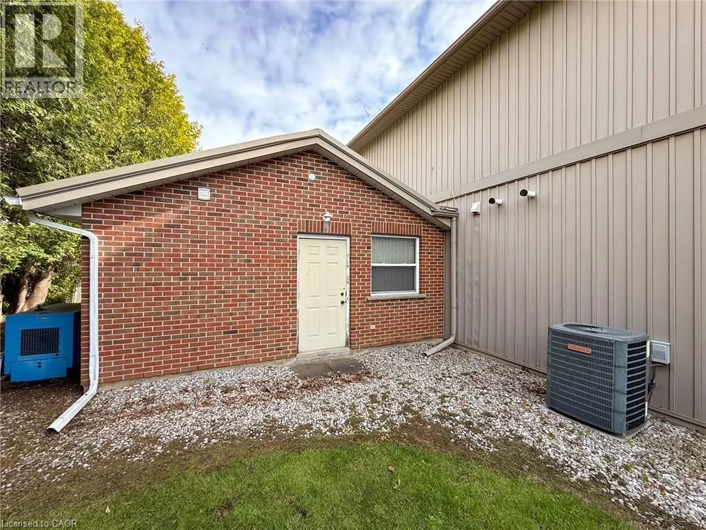 316 QUEENSWAY W