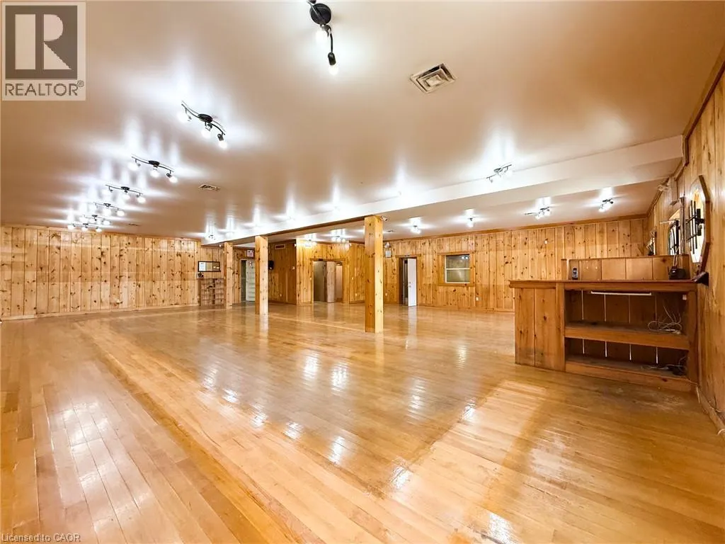 316 QUEENSWAY W