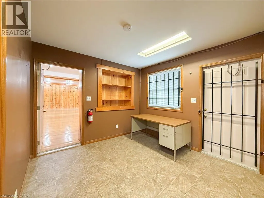 316 QUEENSWAY W