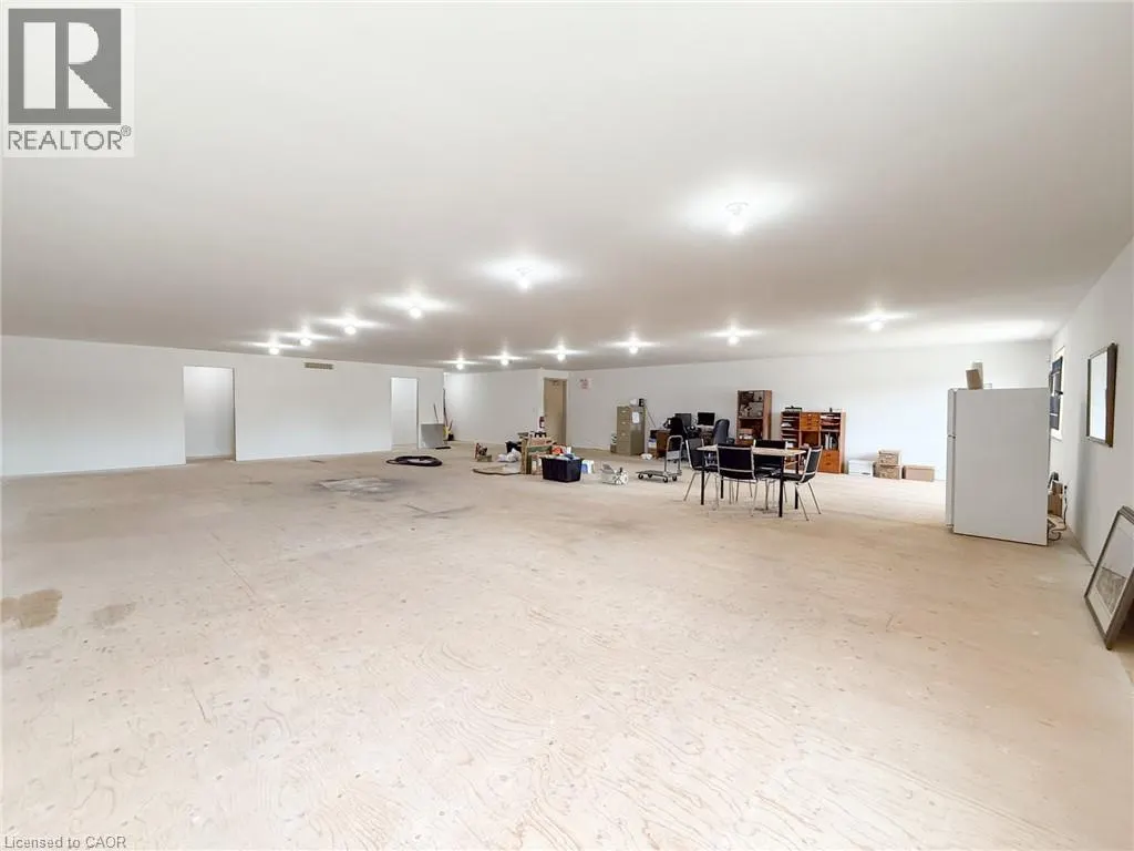 316 QUEENSWAY W