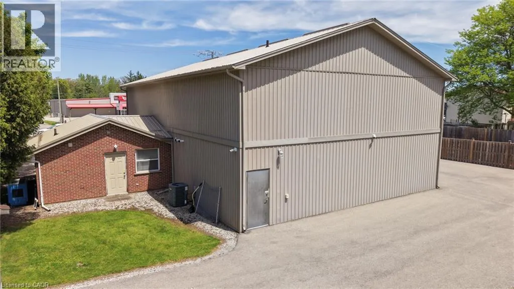 316 QUEENSWAY W