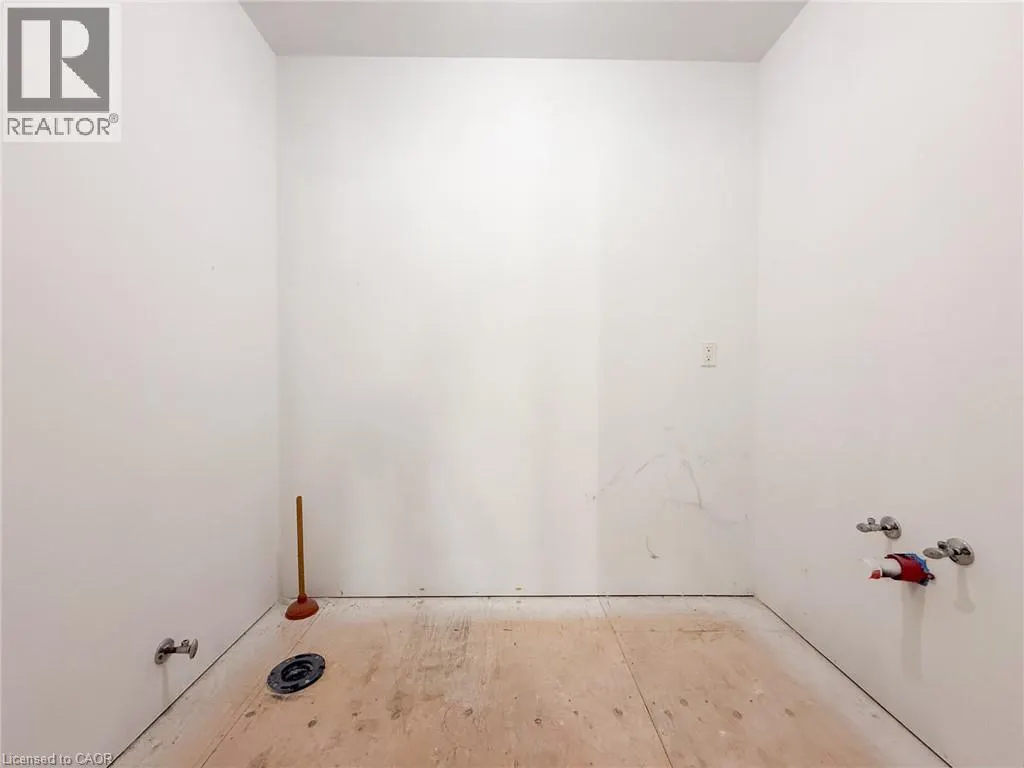 316 QUEENSWAY W