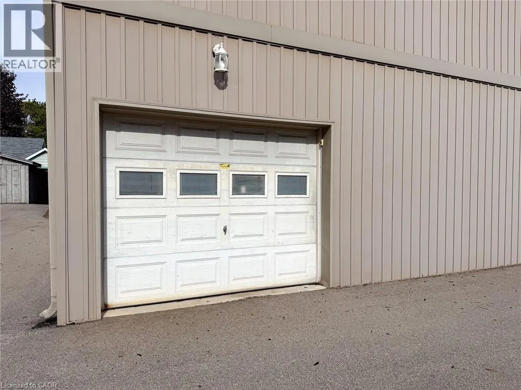 316 QUEENSWAY W