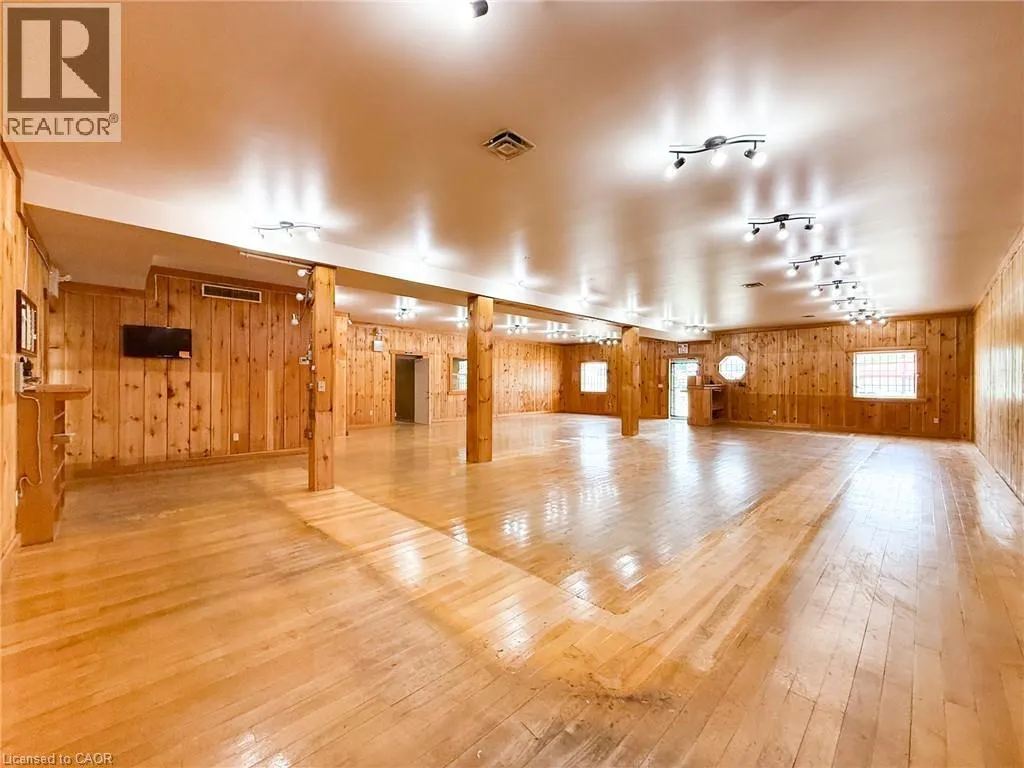 316 QUEENSWAY W