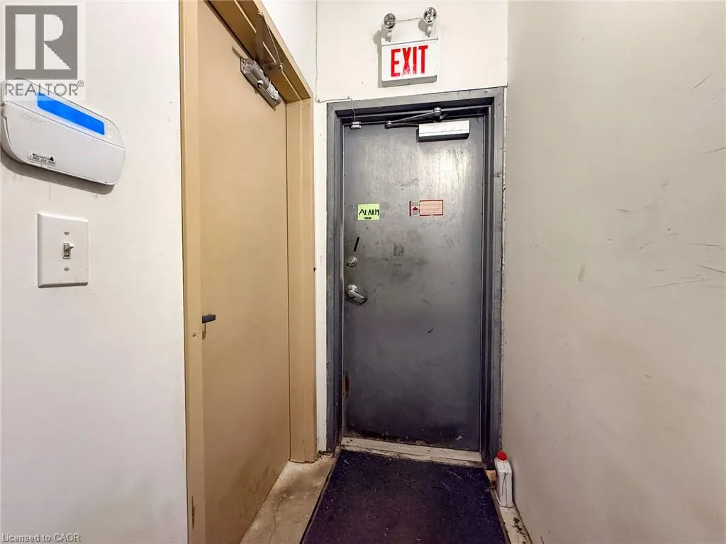 316 QUEENSWAY W