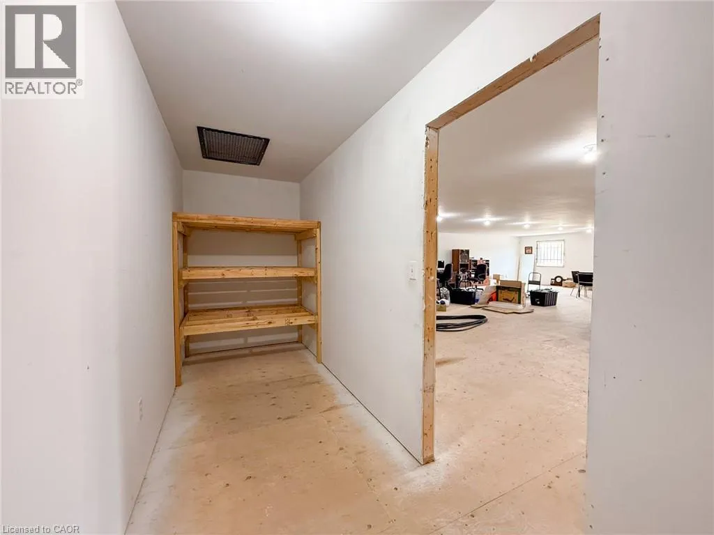 316 QUEENSWAY W