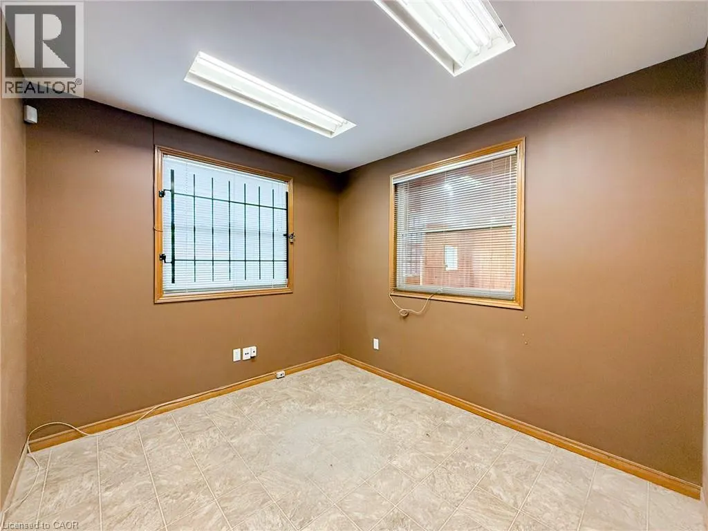 316 QUEENSWAY W