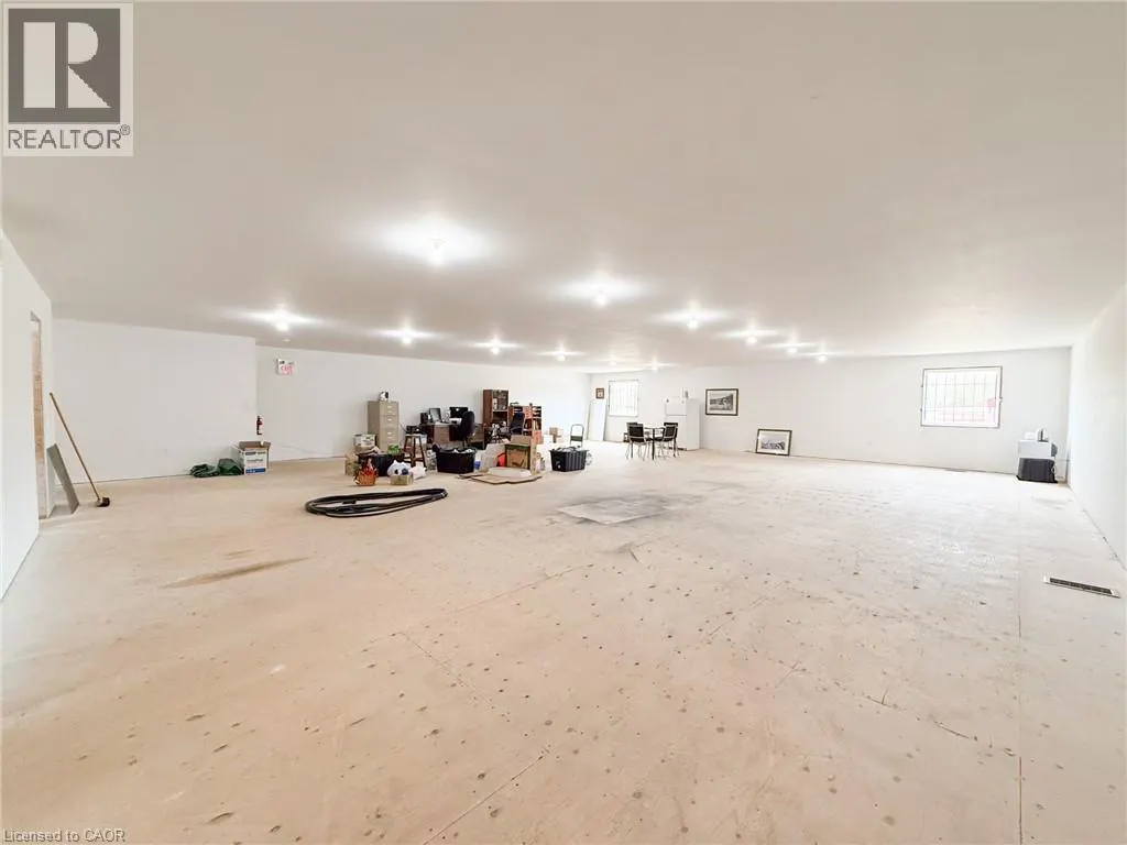 316 QUEENSWAY W
