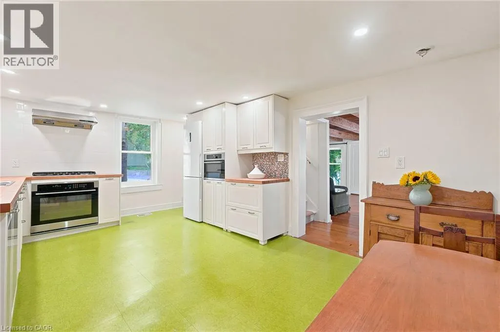 361 DUNDAS Street E