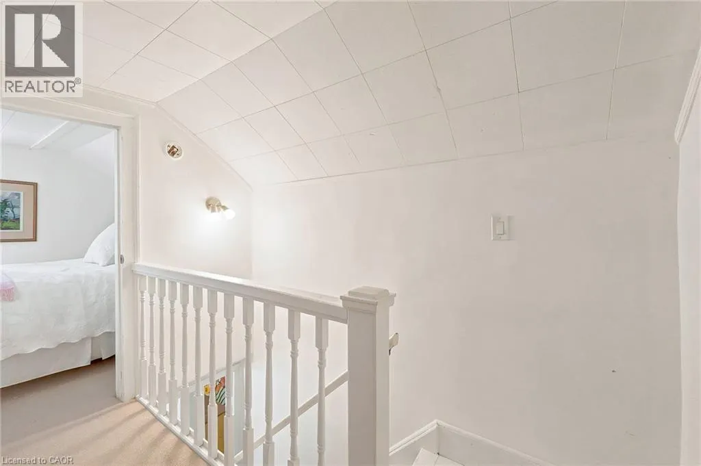 361 DUNDAS Street E