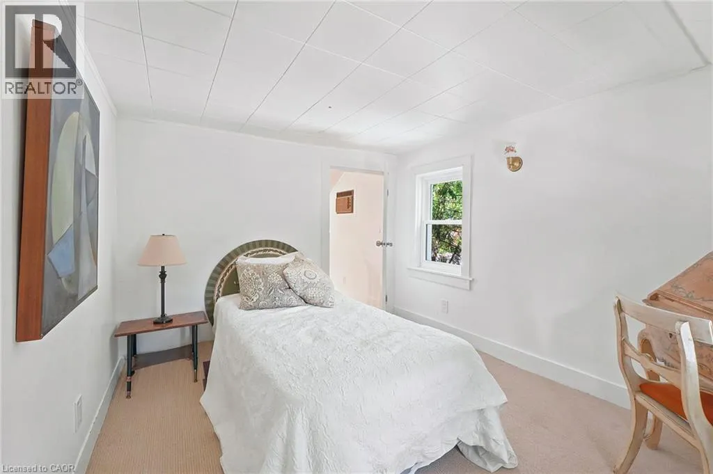 361 DUNDAS Street E