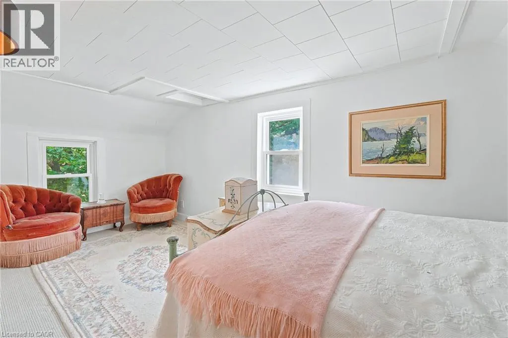 361 DUNDAS Street E