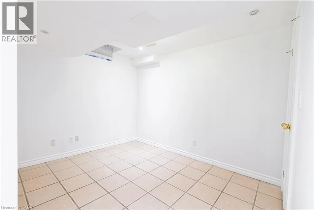 119 SUMMERS Drive Unit# Room E #Room E
