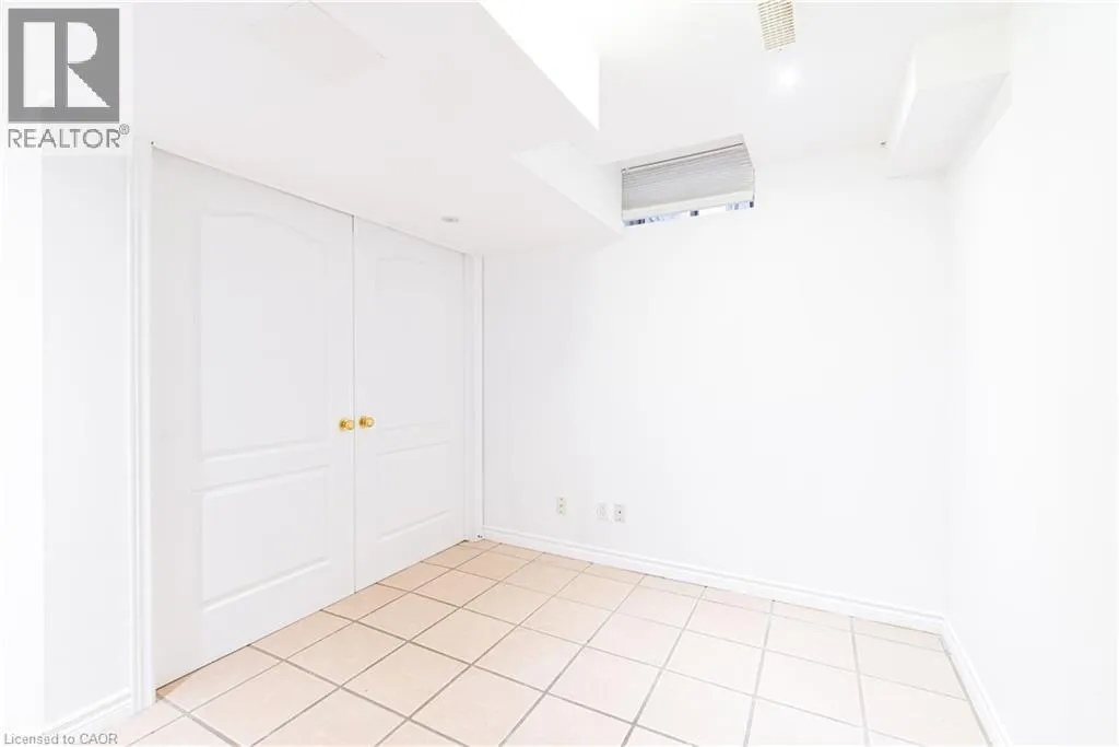 119 SUMMERS Drive Unit# Room E #Room E