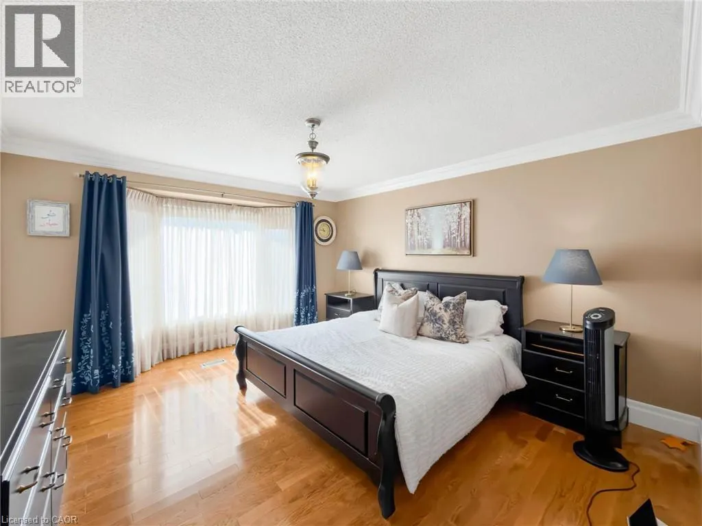 1396 THORNCREST Crescent