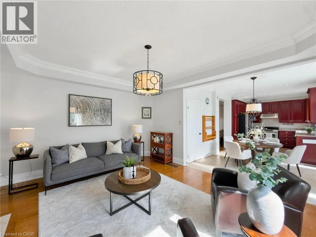 1396 THORNCREST Crescent
