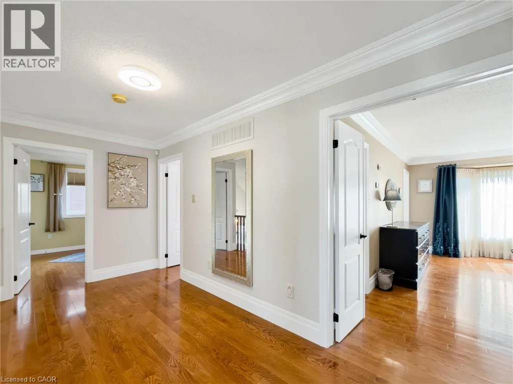 1396 THORNCREST Crescent