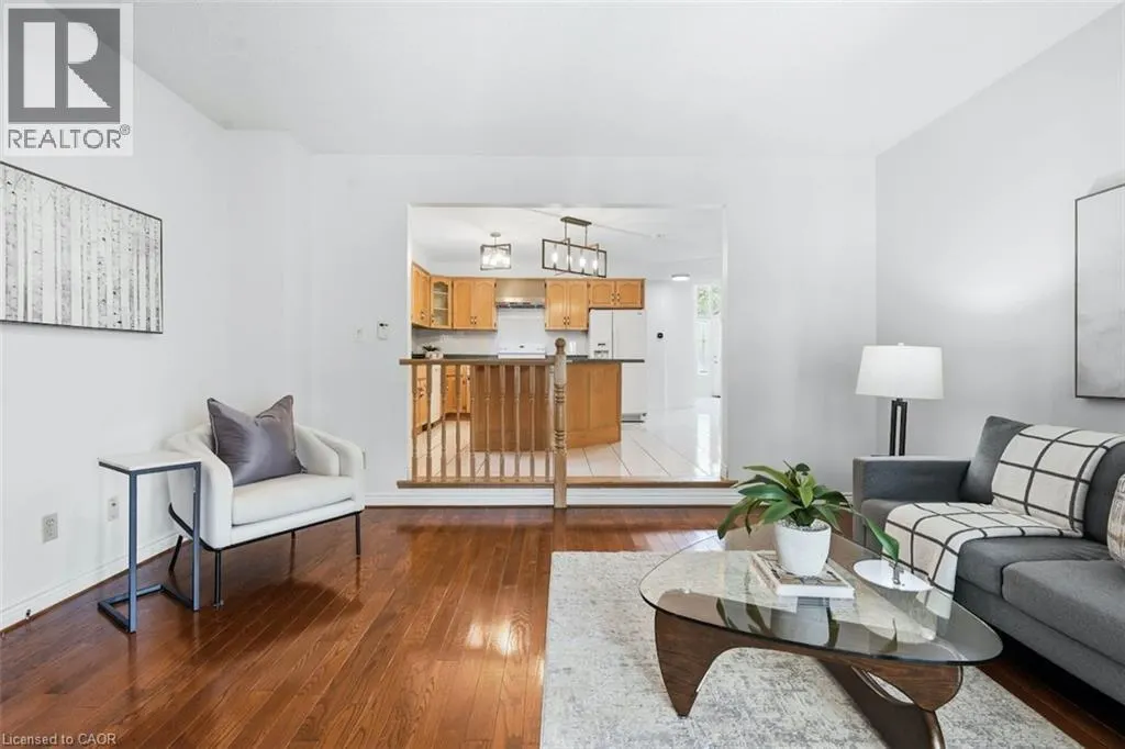 12 SUMNER Crescent