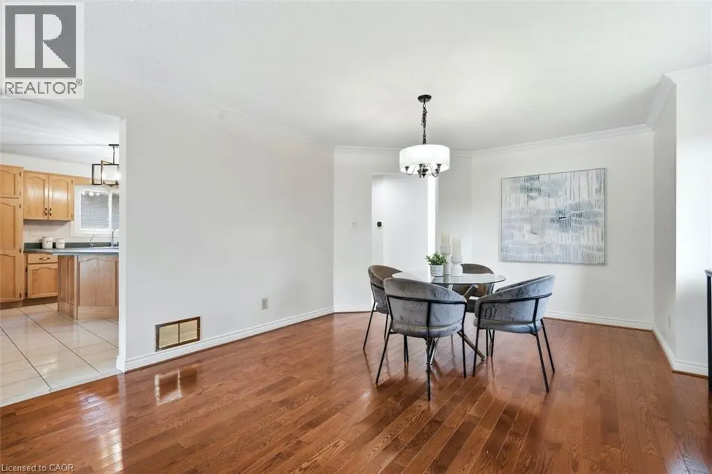 12 SUMNER Crescent