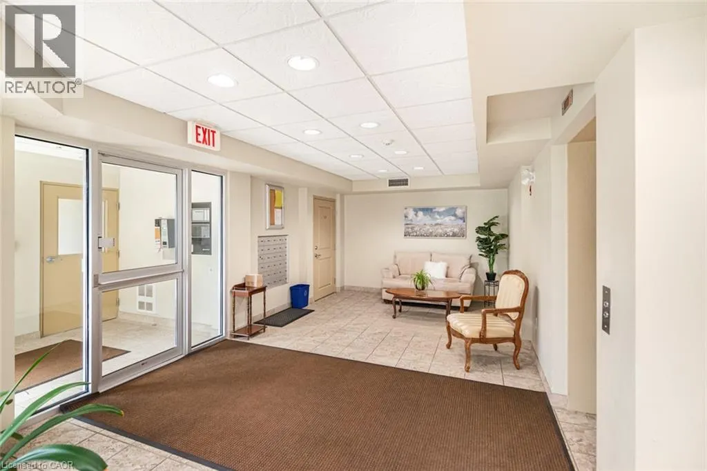 56 KERMAN Avenue Unit# 105 #105