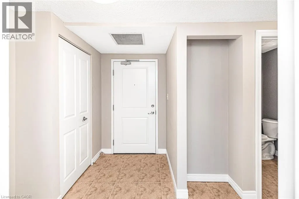 56 KERMAN Avenue Unit# 105 #105
