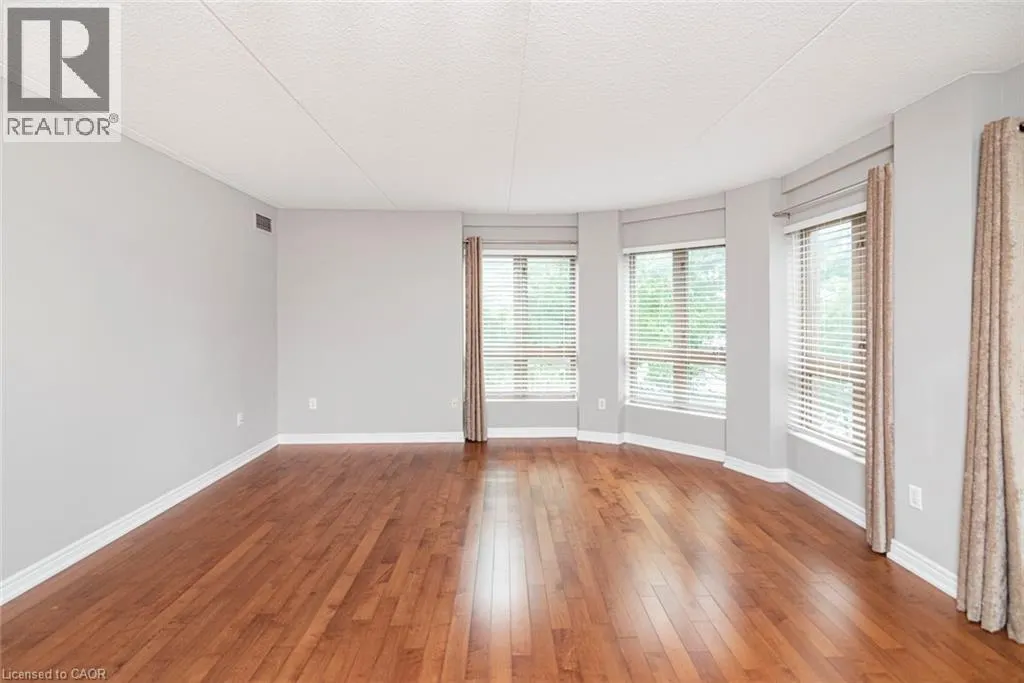 56 KERMAN Avenue Unit# 105 #105
