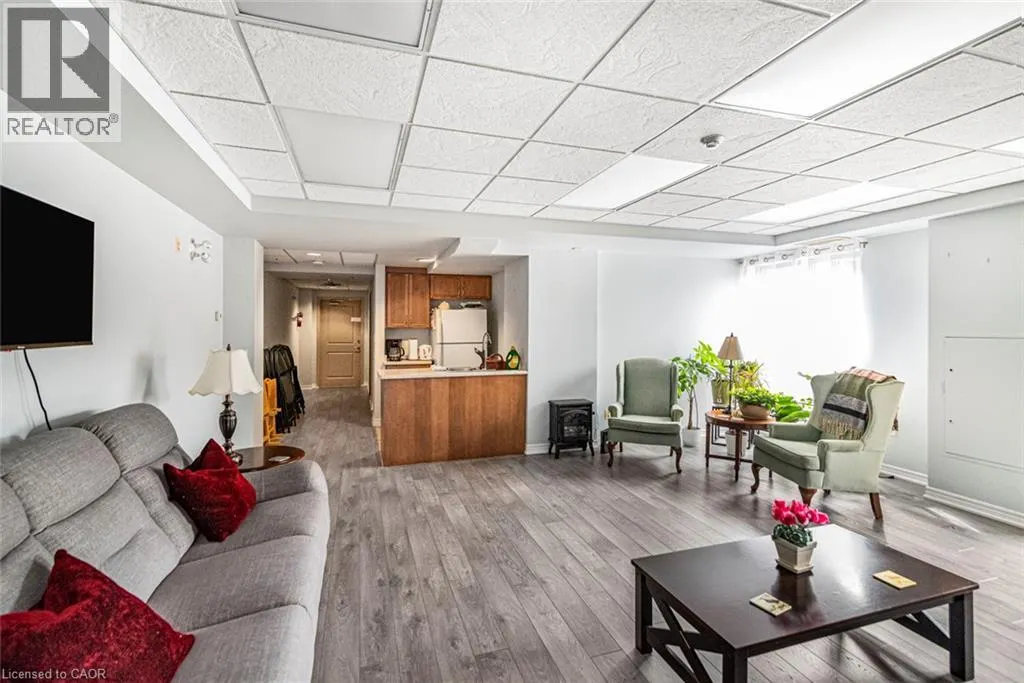 56 KERMAN Avenue Unit# 105 #105