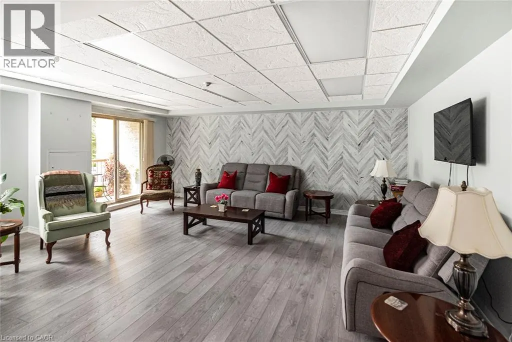 56 KERMAN Avenue Unit# 105 #105