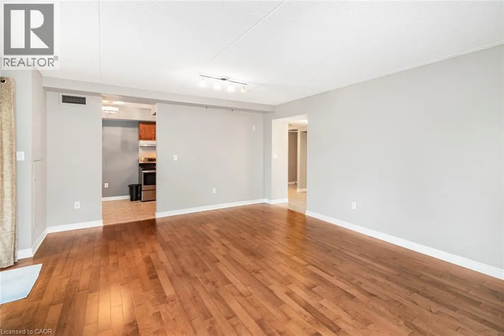 56 KERMAN Avenue Unit# 105 #105