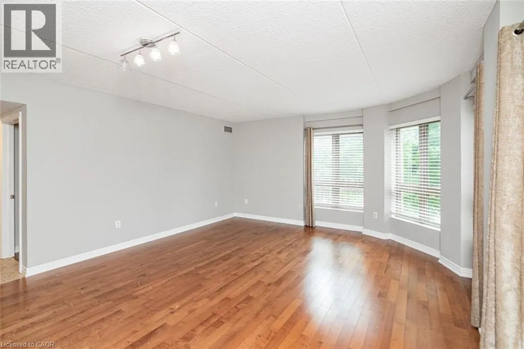 56 KERMAN Avenue Unit# 105 #105