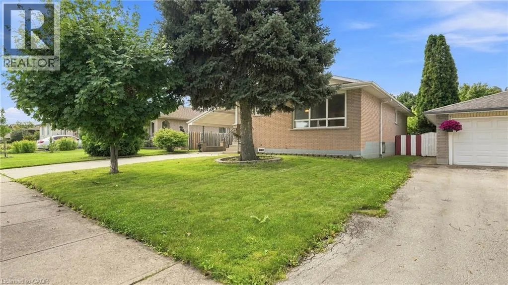 18 GLEN CASTLE Drive