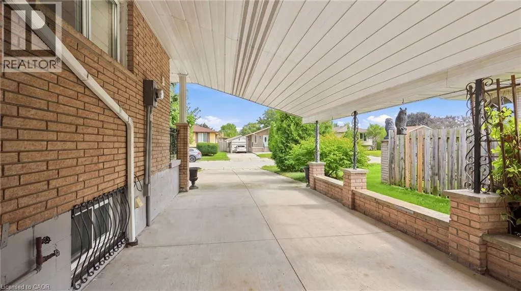 18 GLEN CASTLE Drive