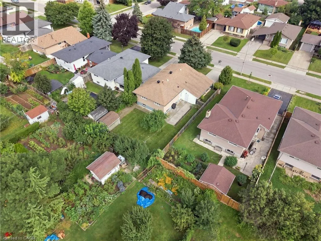 18 GLEN CASTLE Drive