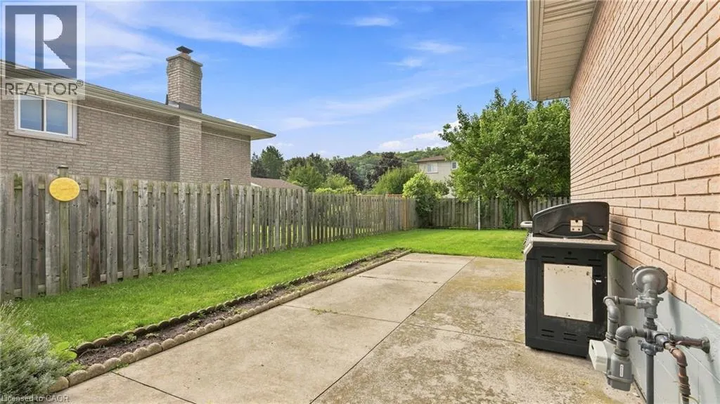 18 GLEN CASTLE Drive