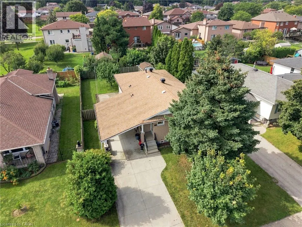 18 GLEN CASTLE Drive