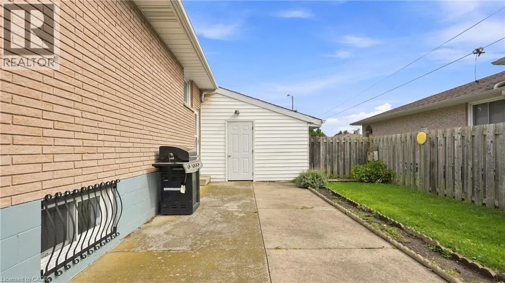 18 GLEN CASTLE Drive