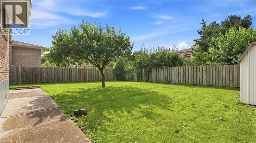 18 GLEN CASTLE Drive