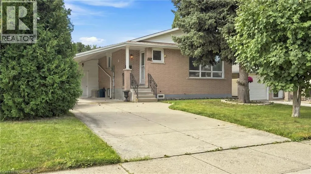 18 GLEN CASTLE Drive