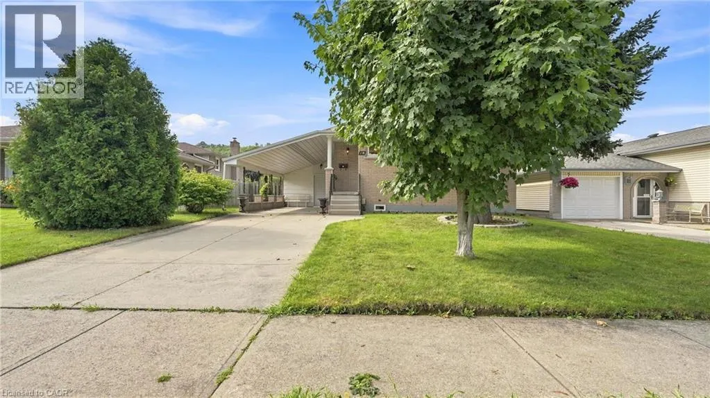 18 GLEN CASTLE Drive