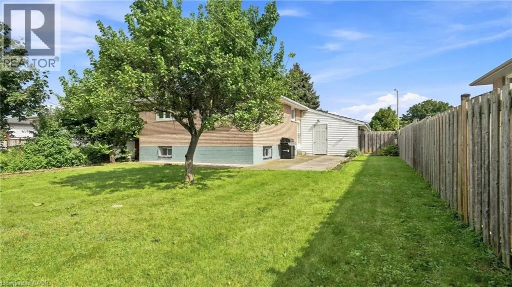 18 GLEN CASTLE Drive