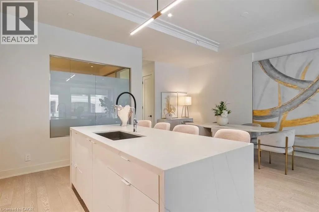 123 MAURICE Drive Unit# 105 #105
