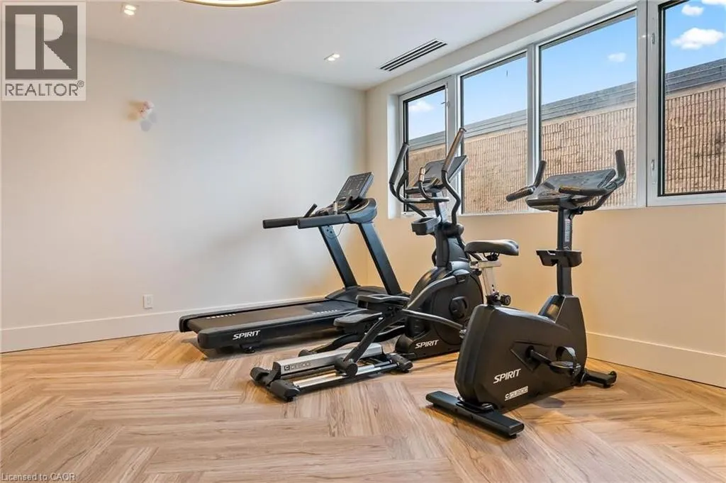 123 MAURICE Drive Unit# 105 #105