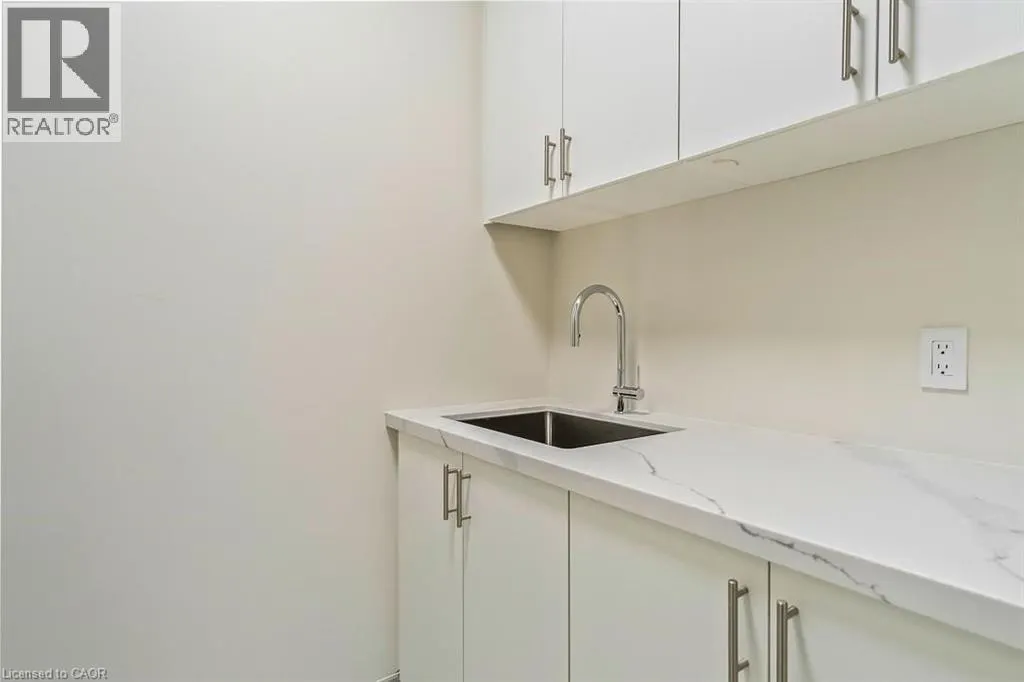 123 MAURICE Drive Unit# 201 #201