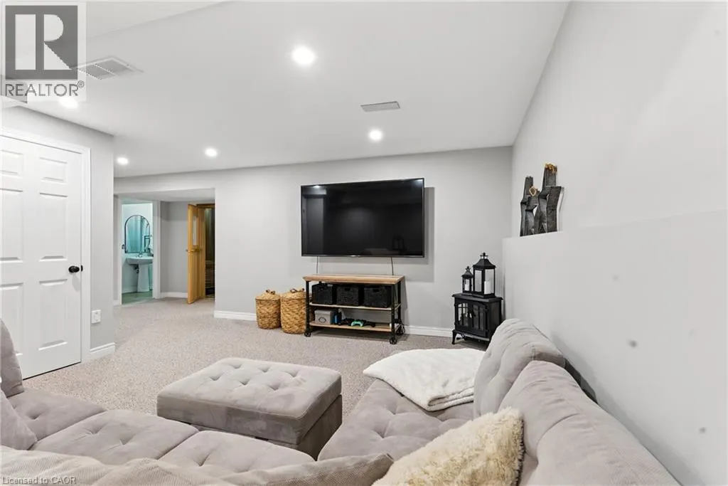 27 SOUTHWOOD Crescent