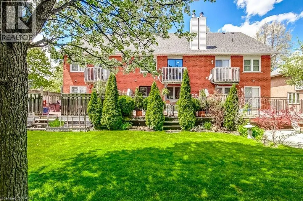 4 EDGEWATER Drive