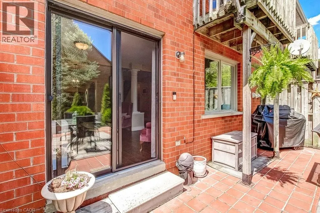 4 EDGEWATER Drive