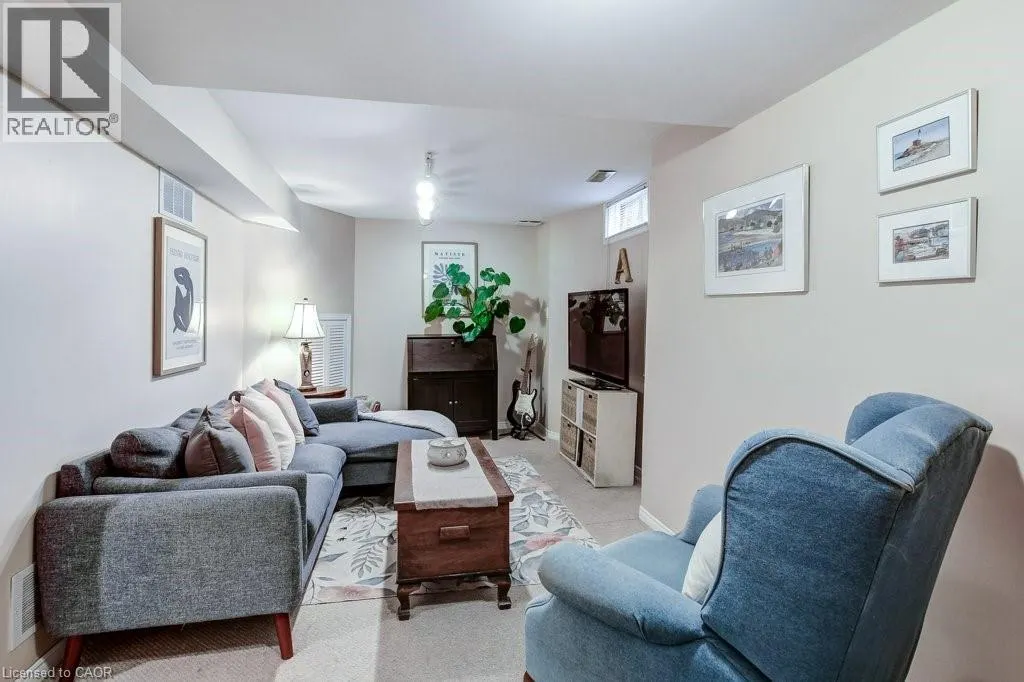 4 EDGEWATER Drive