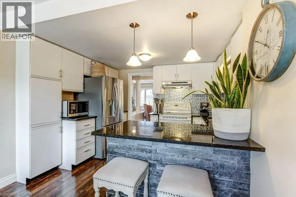 4 EDGEWATER Drive